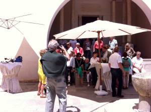 Fundación Rodríguez-Acosta. Patio Principal. Preparando la foto.